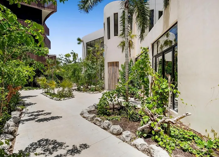 Deluxe Corner 2 Bdr With Partial Ocean View Apartment