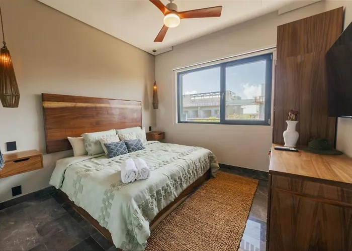 Deluxe Corner 2 Bdr With Partial Ocean View *