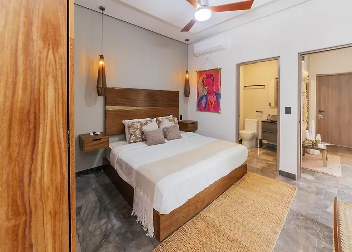 Deluxe Corner 2 Bdr With Partial Ocean View Apartment