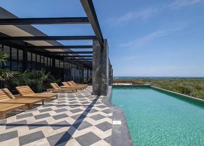Deluxe Corner 2 Bdr With Partial Ocean View Apartment